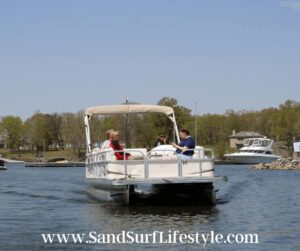 How to Drive a Pontoon Boat in Rough Water